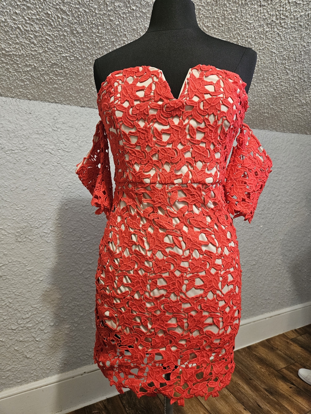 NWT J.O.A Los Angelos Red Lace Crochet Off-Shoulder Mini Dress Size Medium